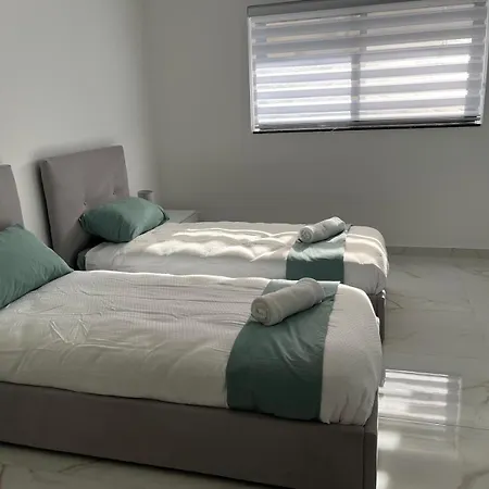 Free Wifi - 2 Min Walk To Sea - Modern 2 Bedroom Corner Ground Floor Apartment With Large Terrace Balcony - Superb Location - Qawra St. Paul's Bay Exterior photo