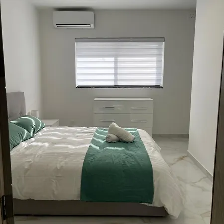 Free Wifi - 2 Min Walk To Sea - Modern 2 Bedroom Corner Ground Floor Apartment With Large Terrace Balcony - Superb Location - Qawra St. Paul's Bay Exterior photo