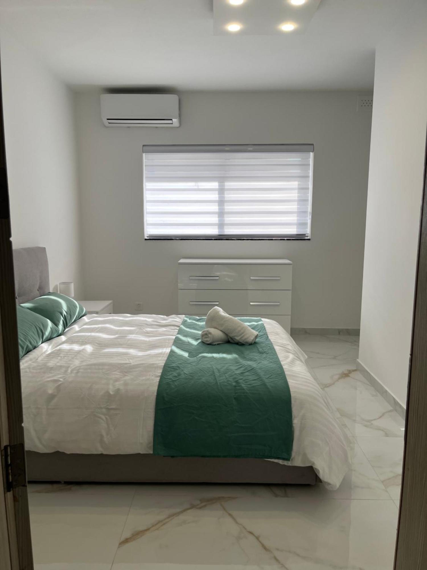 Apartment Free Wifi - 2 Min Walk To Sea - Modern 2 Bedroom Corner Ground Floor With Large Terrace Balcony - Superb Location - Qawra